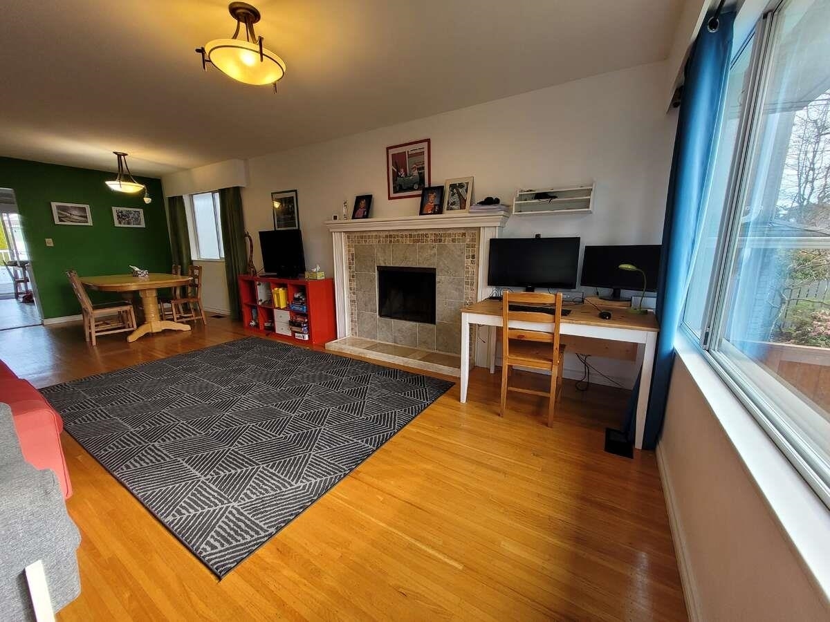 Property Photo: 1756 Garden Avenue BC V7P 3A7