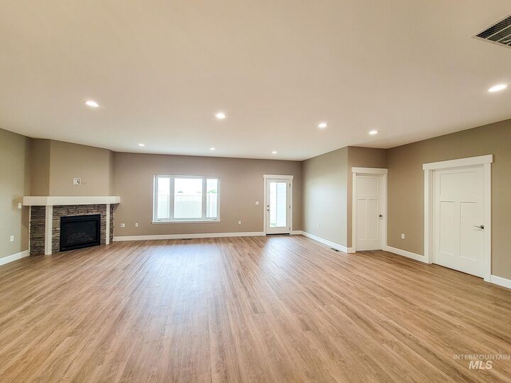 Property Photo:  2103 Alder B  ID 83501