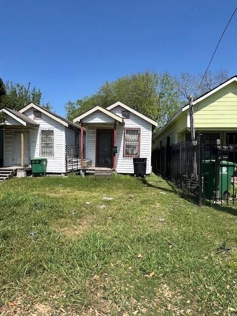 Property Photo:  7617 Avenue F  TX 77012 