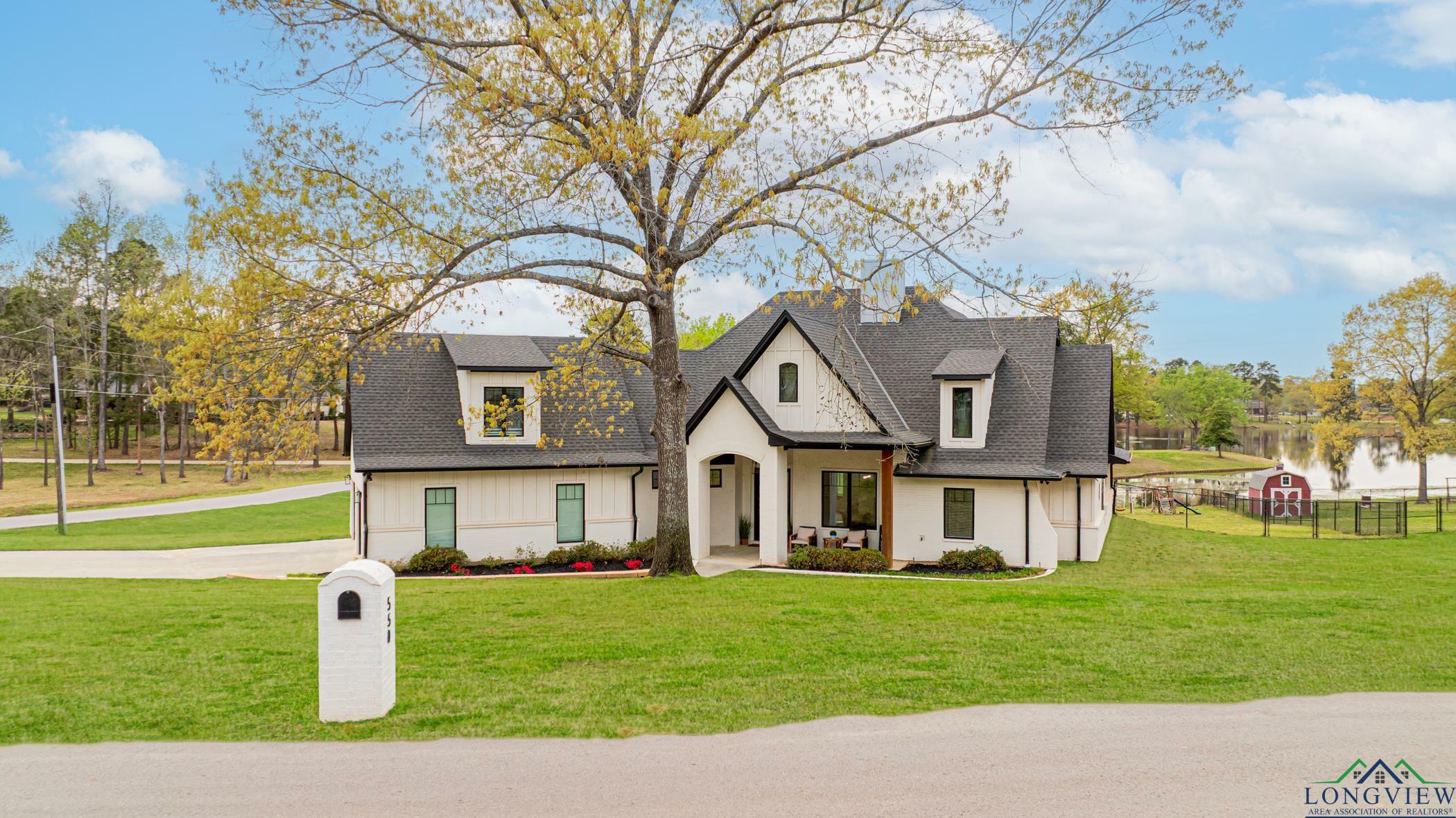 Property Photo: 550 Honeysuckle Ln TX 75605