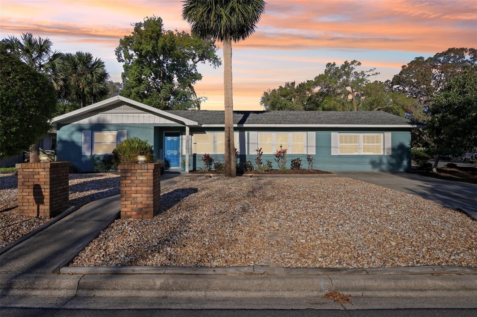 Property Photo:  219 N Rossiter Street  FL 32757 