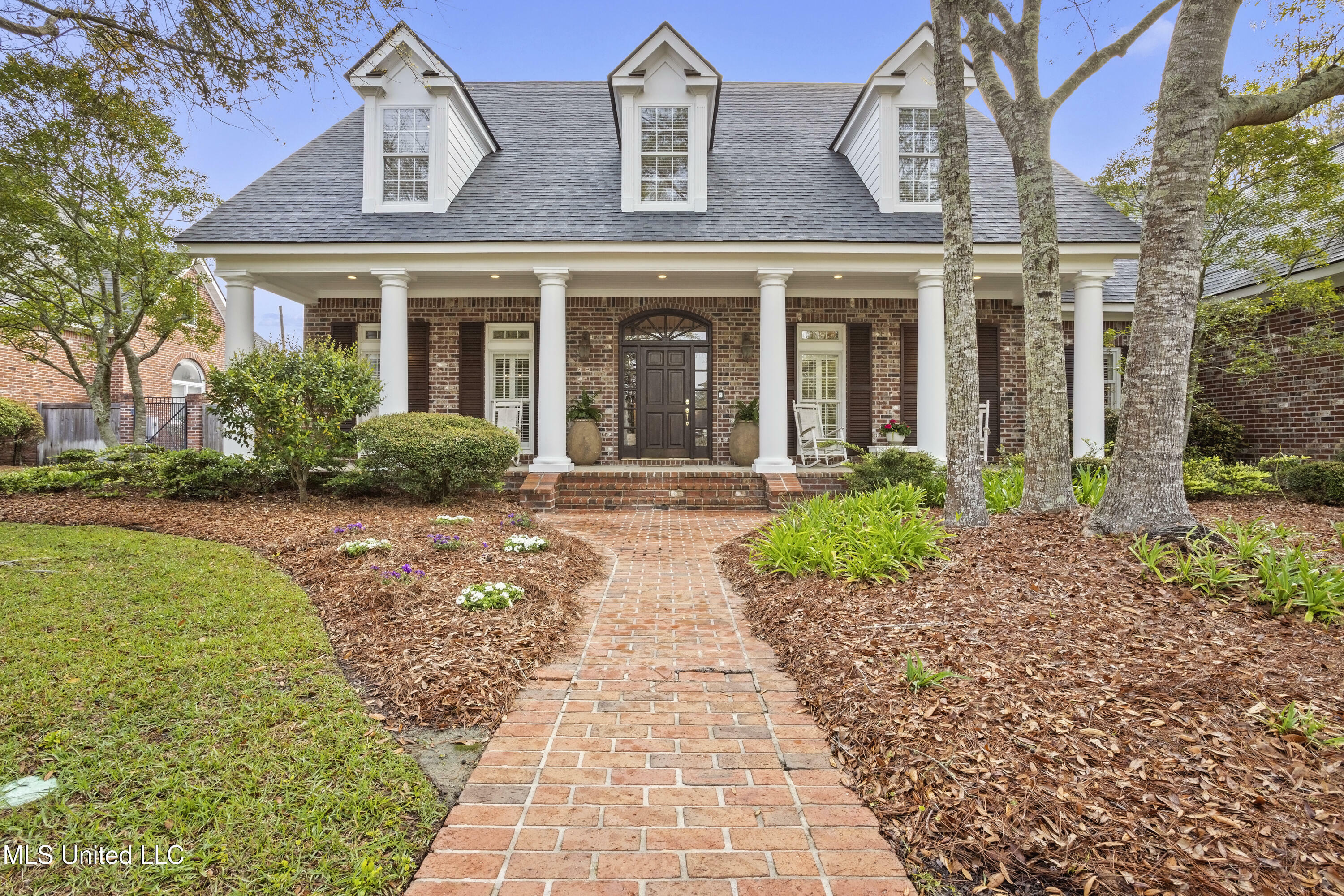 Property Photo:  16 Lawrence Place  MS 39507 