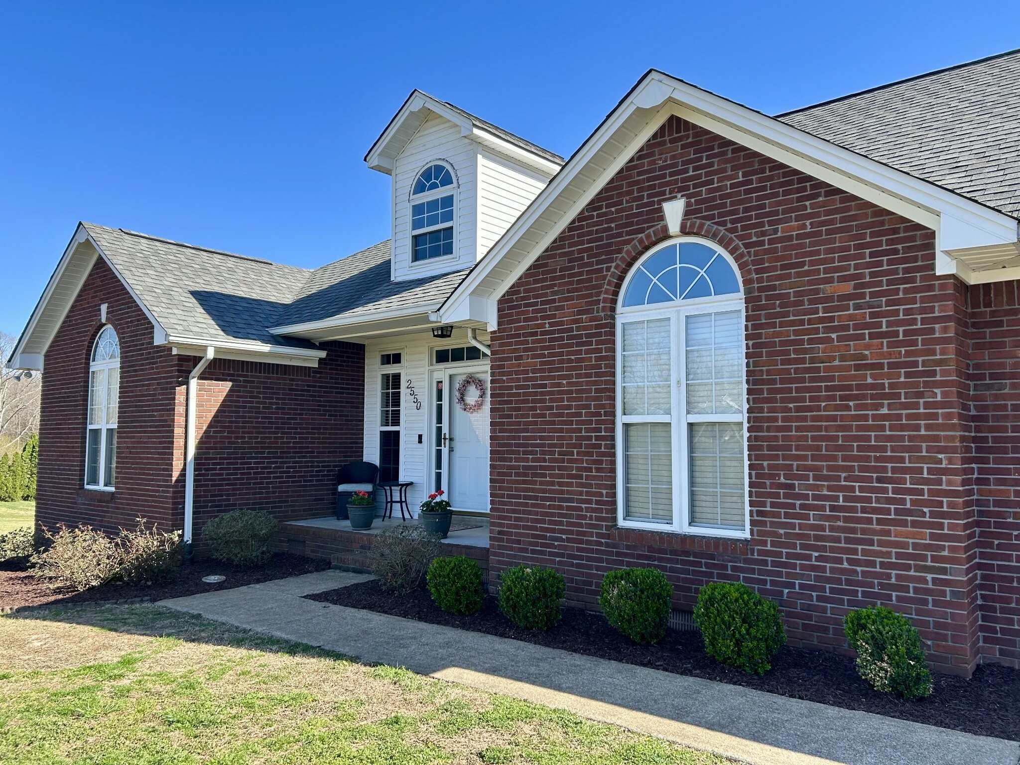 Property Photo: 2550 Creekmont Dr N TN 38464