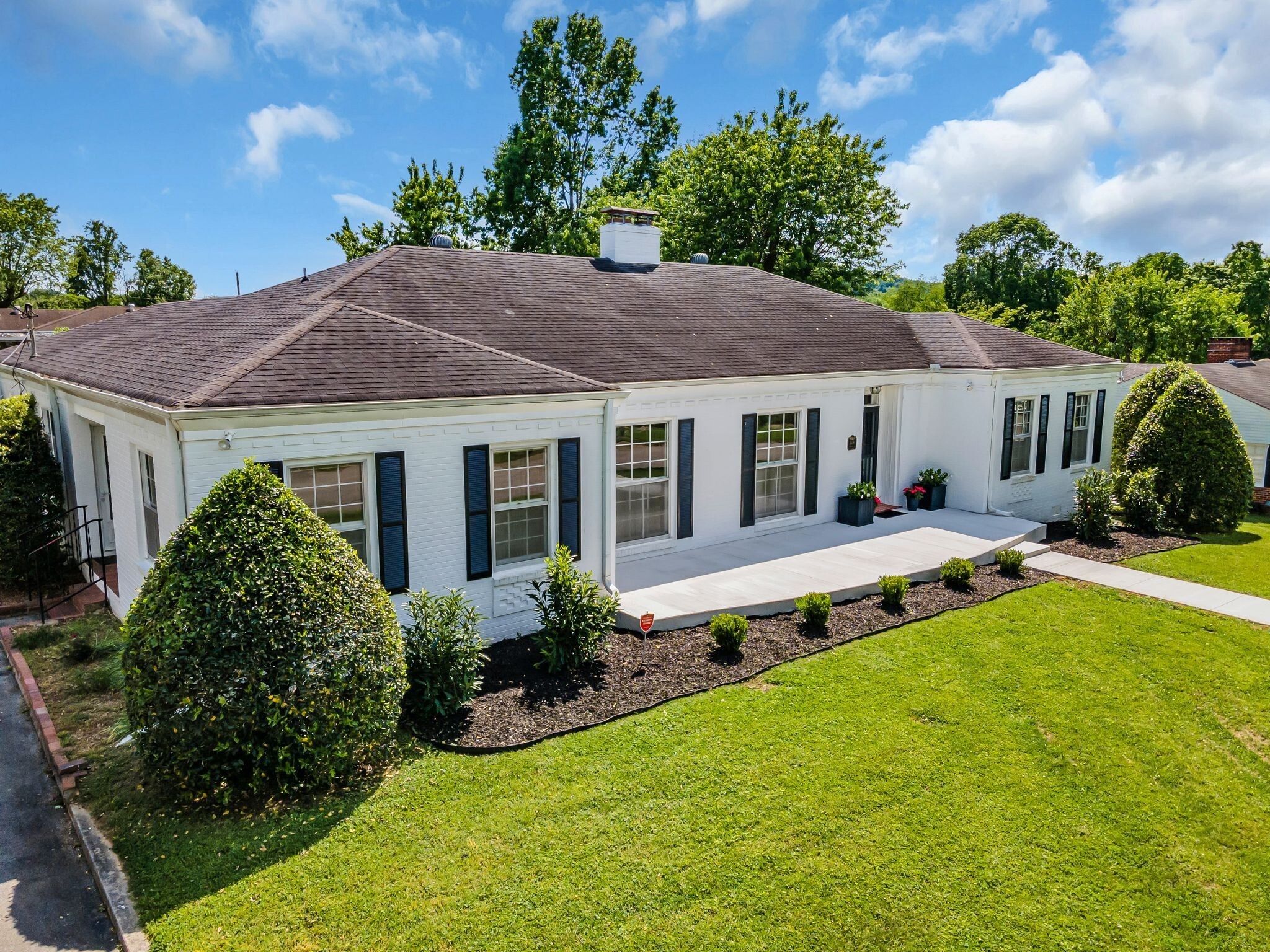 Property Photo: 608 Jackson Ave TN 37030
