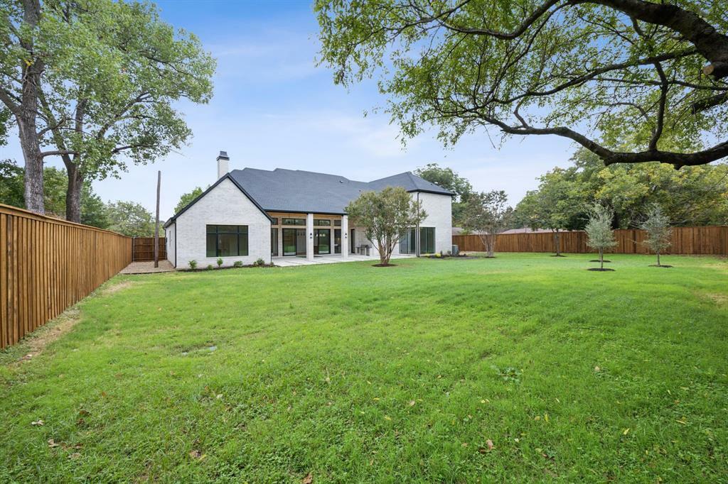 Property Photo: 200 Valley View Drive N TX 76034