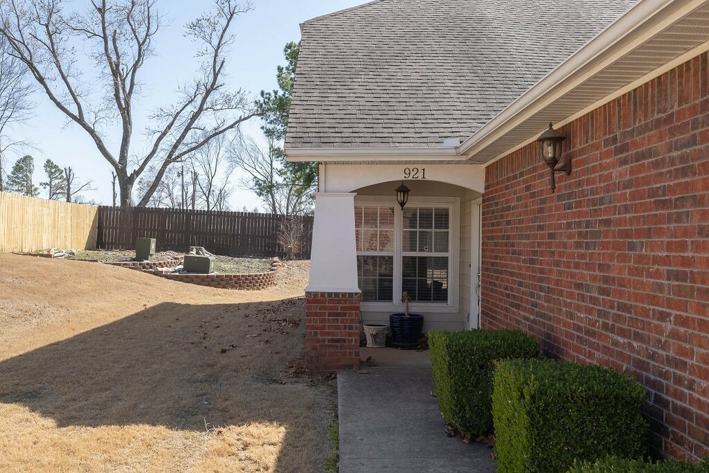 Property Photo:  921 S Lafayette Street  AR 72758 