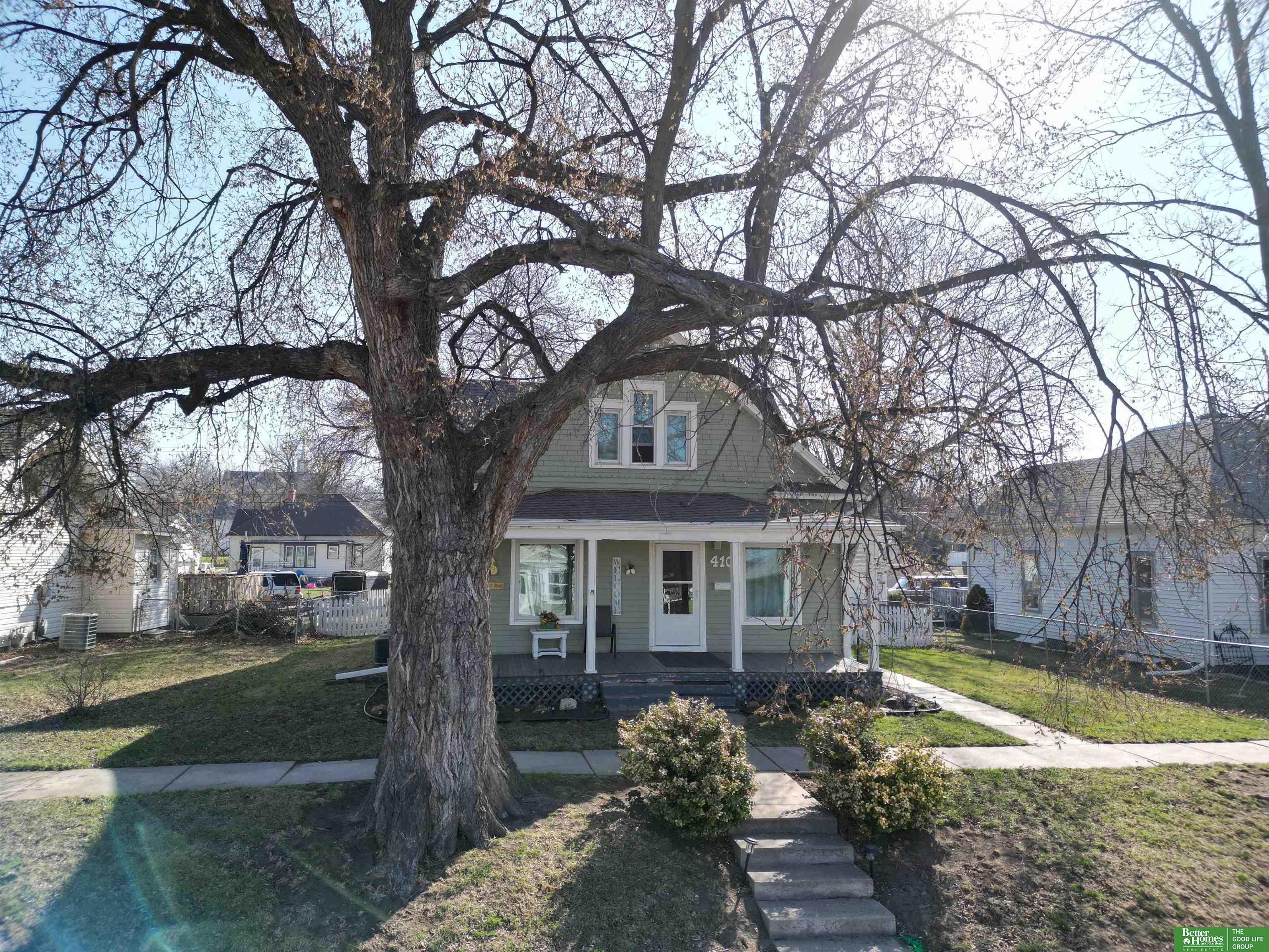 Property Photo: 410 N Burlington Avenue NE 68467