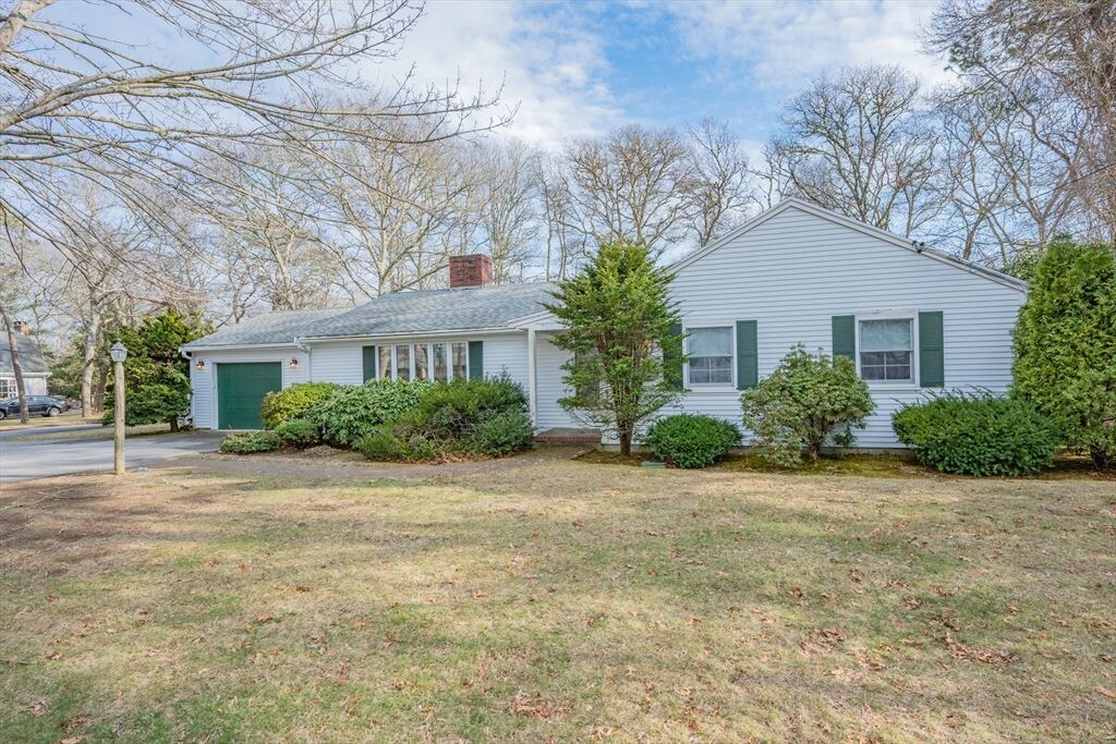 Property Photo:  31 Arbor Way  MA 02601 