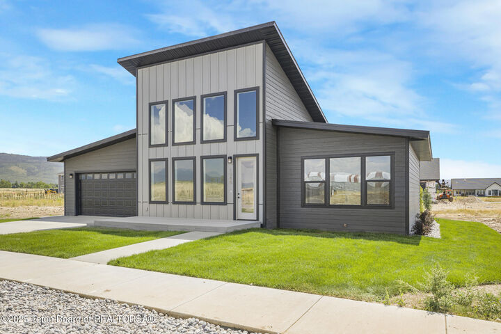 Property Photo:  1045 Iroquois Avenue  ID 83422 