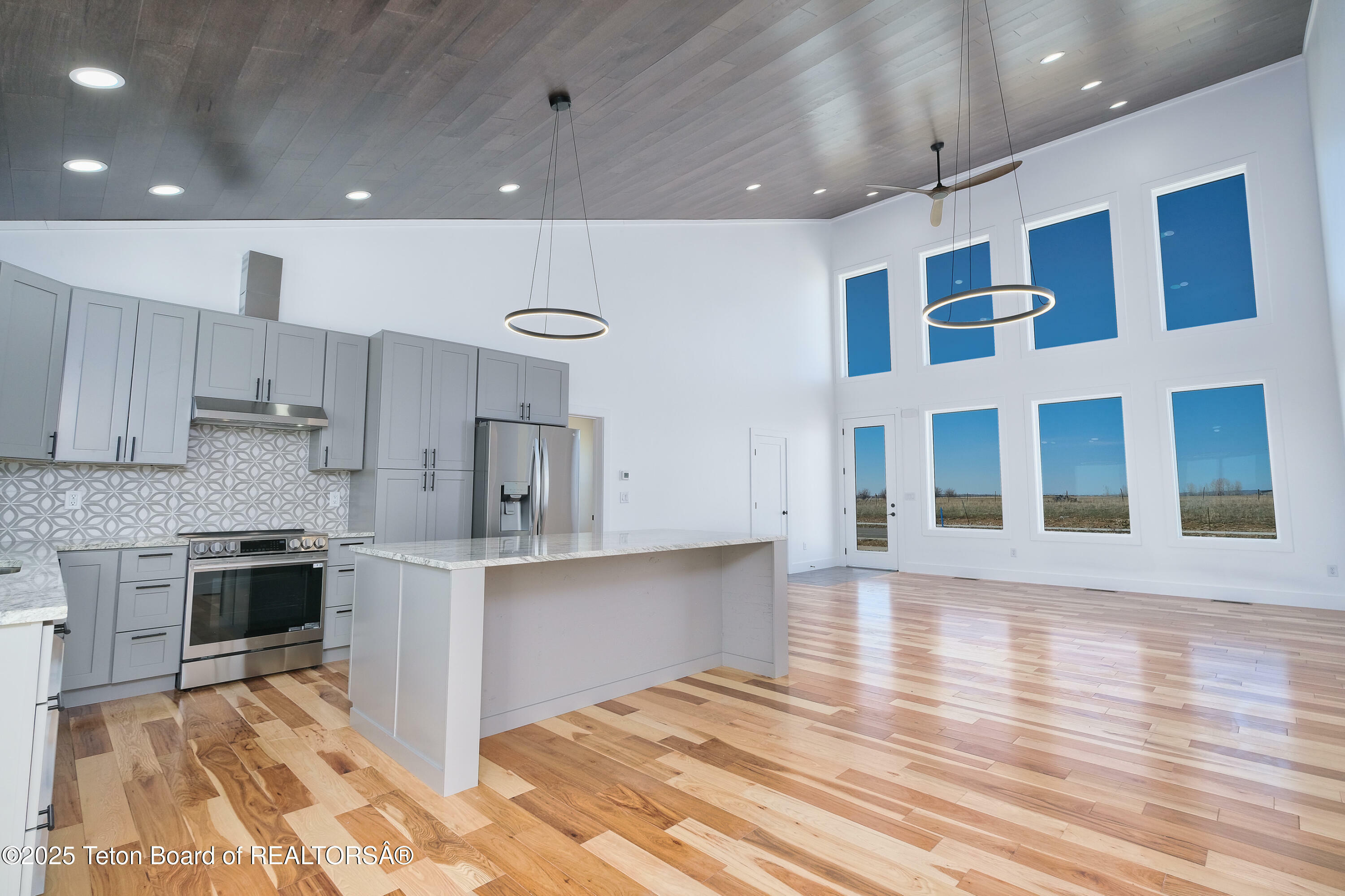 Property Photo: 1045 Iroquois Avenue ID 83422