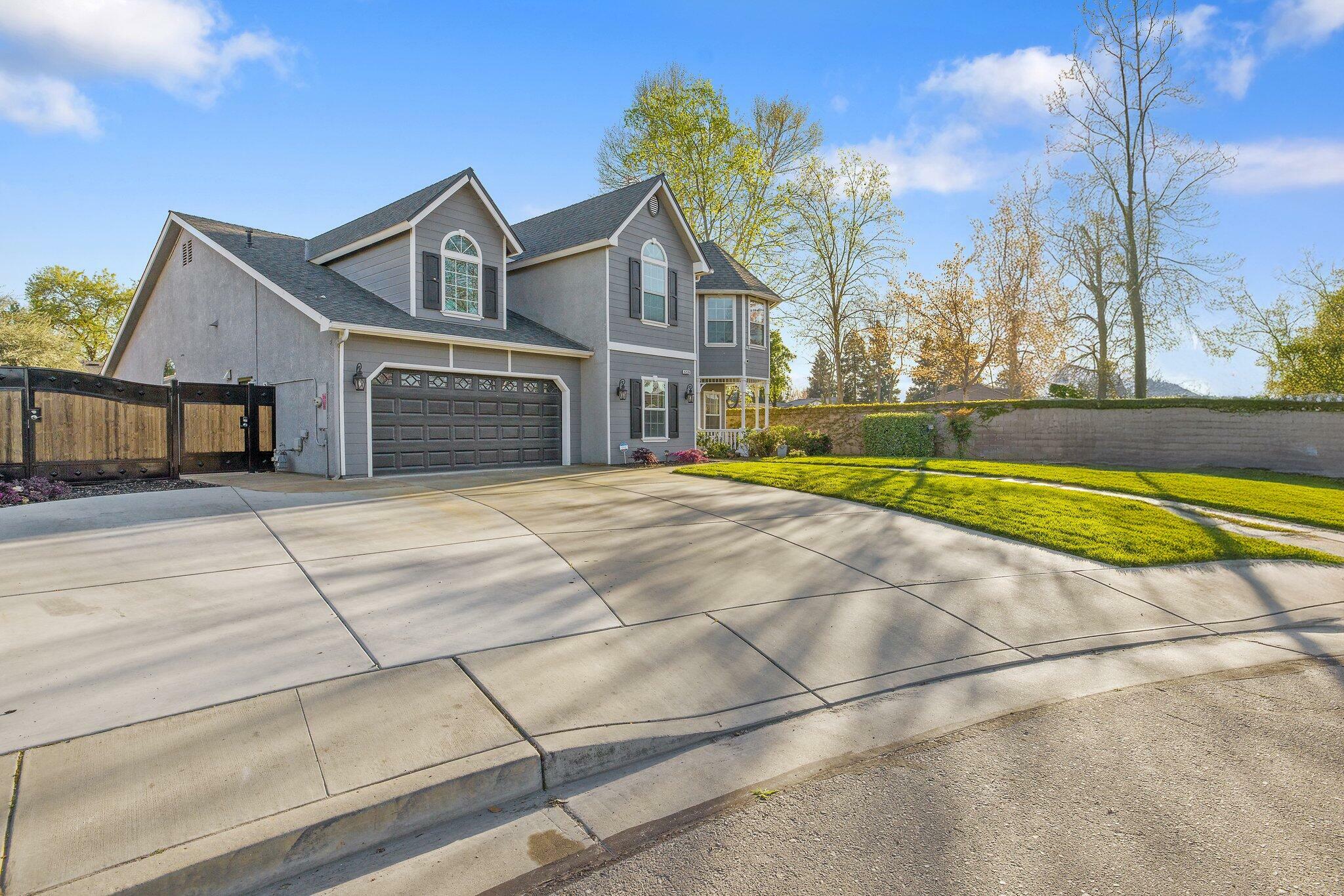 Property Photo: 5239 W Wren Court CA 93291