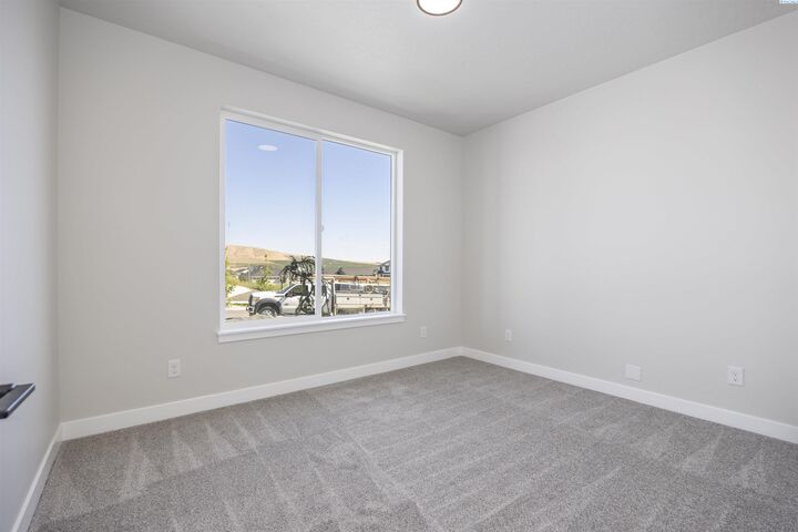 Property Photo:  3733 Nuthatch St  WA 99352 