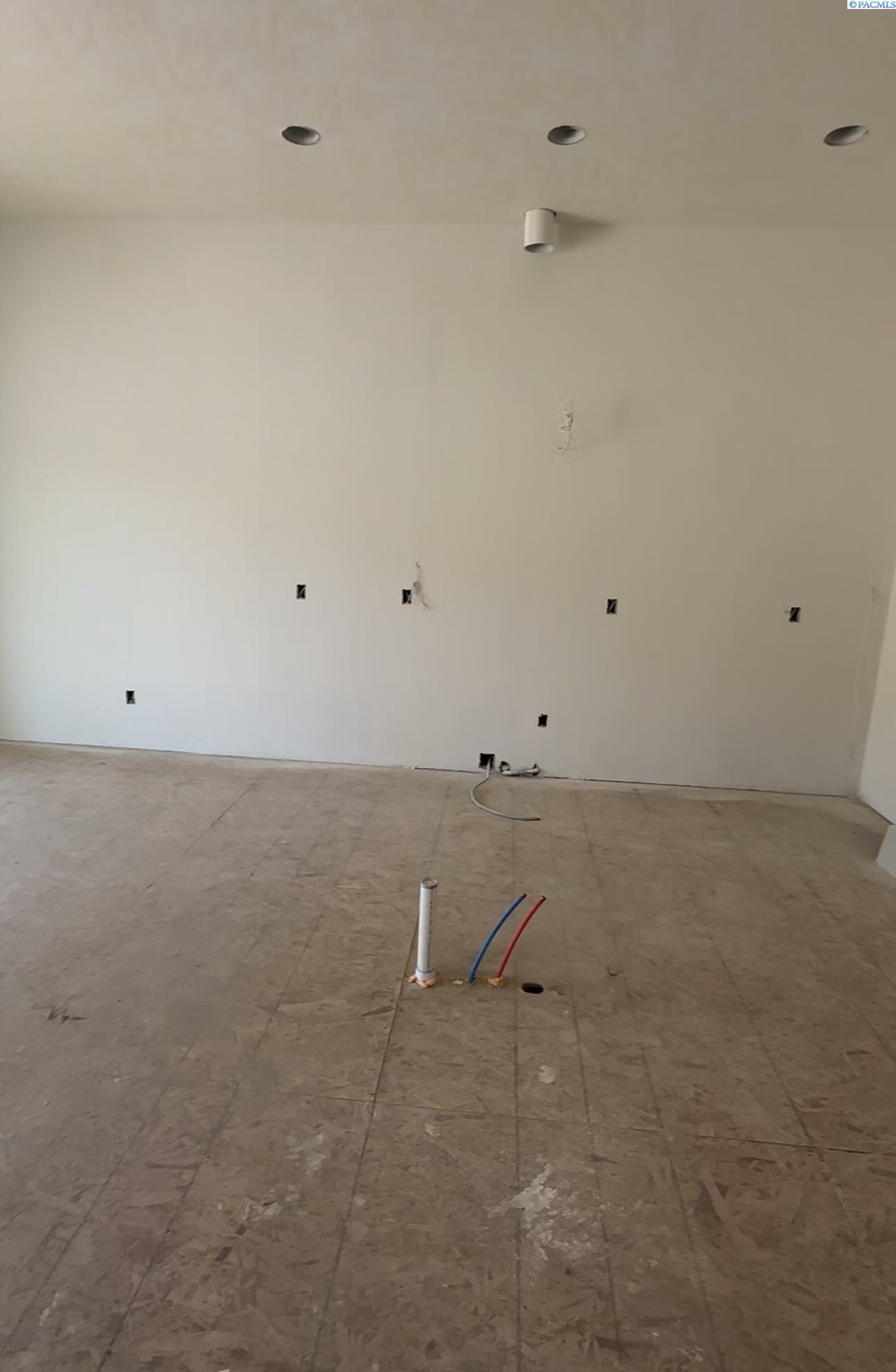 Property Photo: 3733 Nuthatch St WA 99352