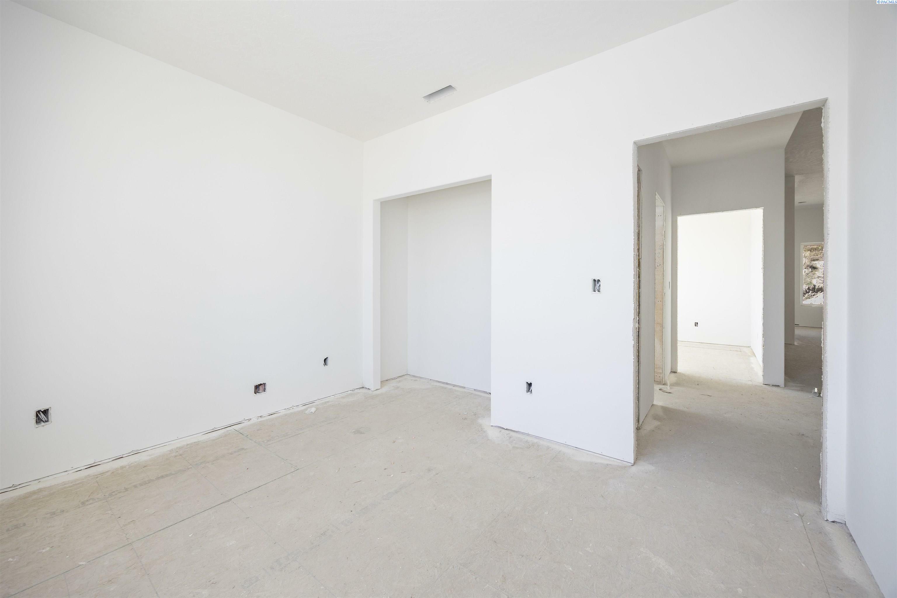 Property Photo: 3733 Nuthatch St WA 99352