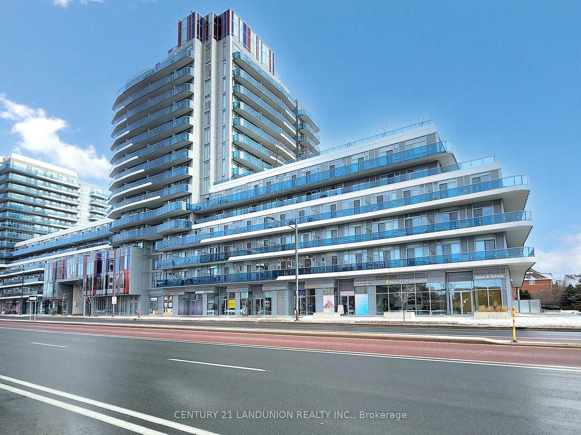 Property Photo: 9471 Yonge Street 504 ON L4C 0Z5