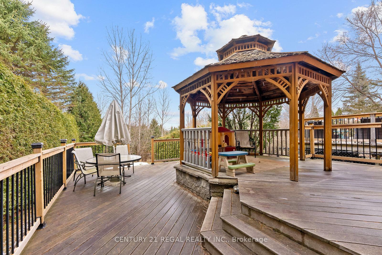 Property Photo: 42 Ballymore Drive ON L4G 7E6