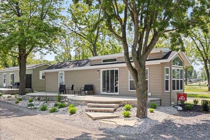 981 County Rd 2 614  Lakeshore ON N8L 1B4 photo