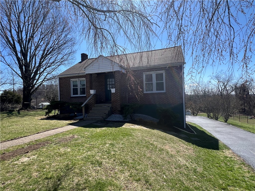Property Photo: 6 Virginia Dr PA 15133