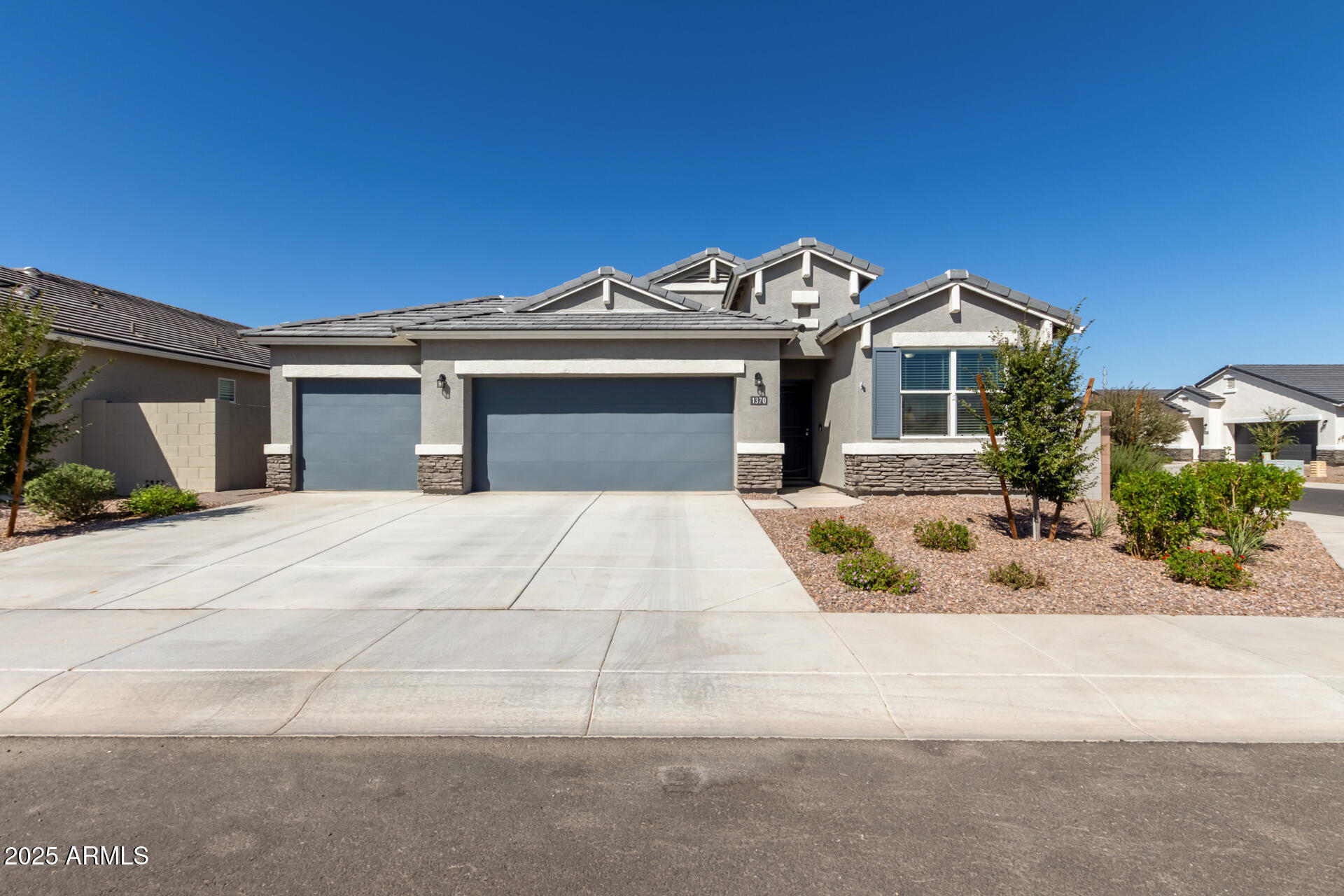 Property Photo: 1370 W Siboney Street AZ 85143