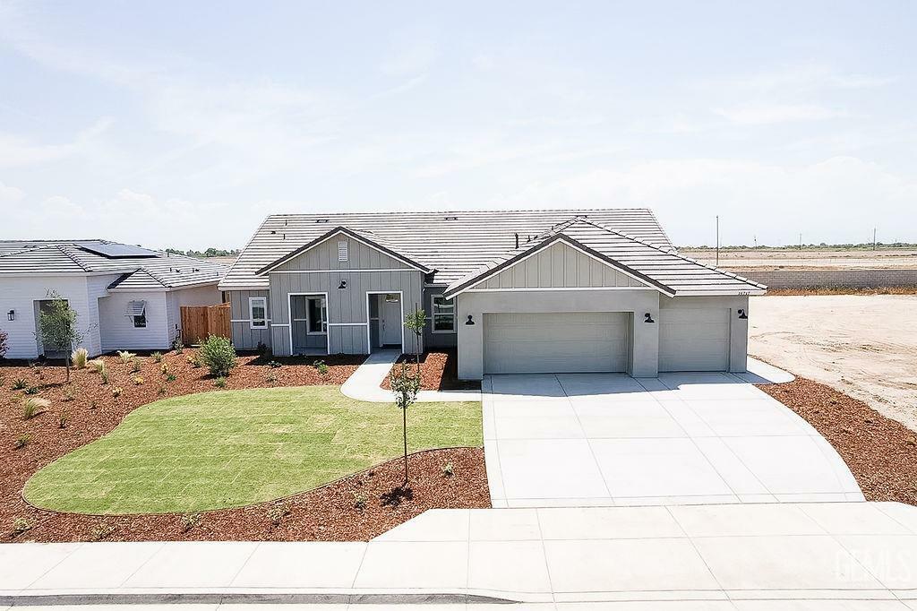 Property Photo: 16717 Chloe Court CA 93314