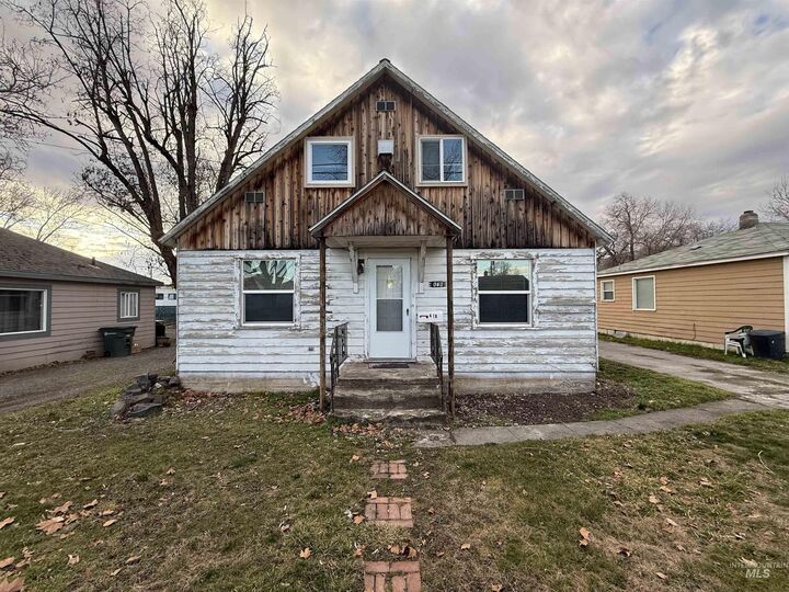 Property Photo:  418 &Amp 422 13th St  WA 99403