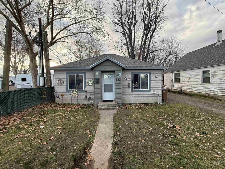 Property Photo:  418 &Amp 422 13th St  WA 99403 