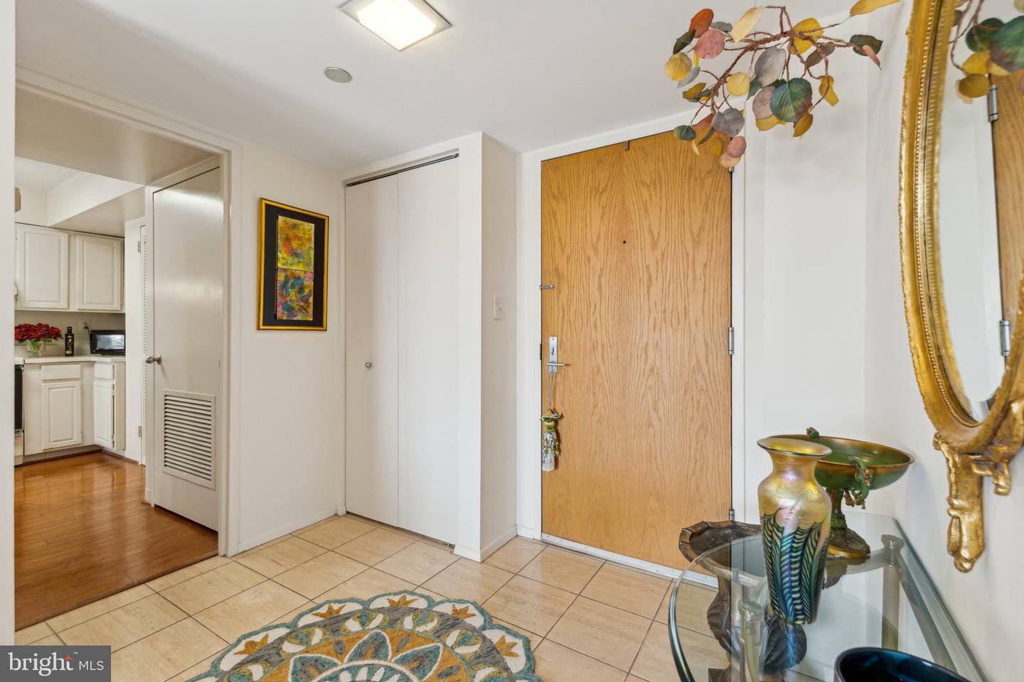 Property Photo: 1808 Old Meadow Road 810 VA 22102