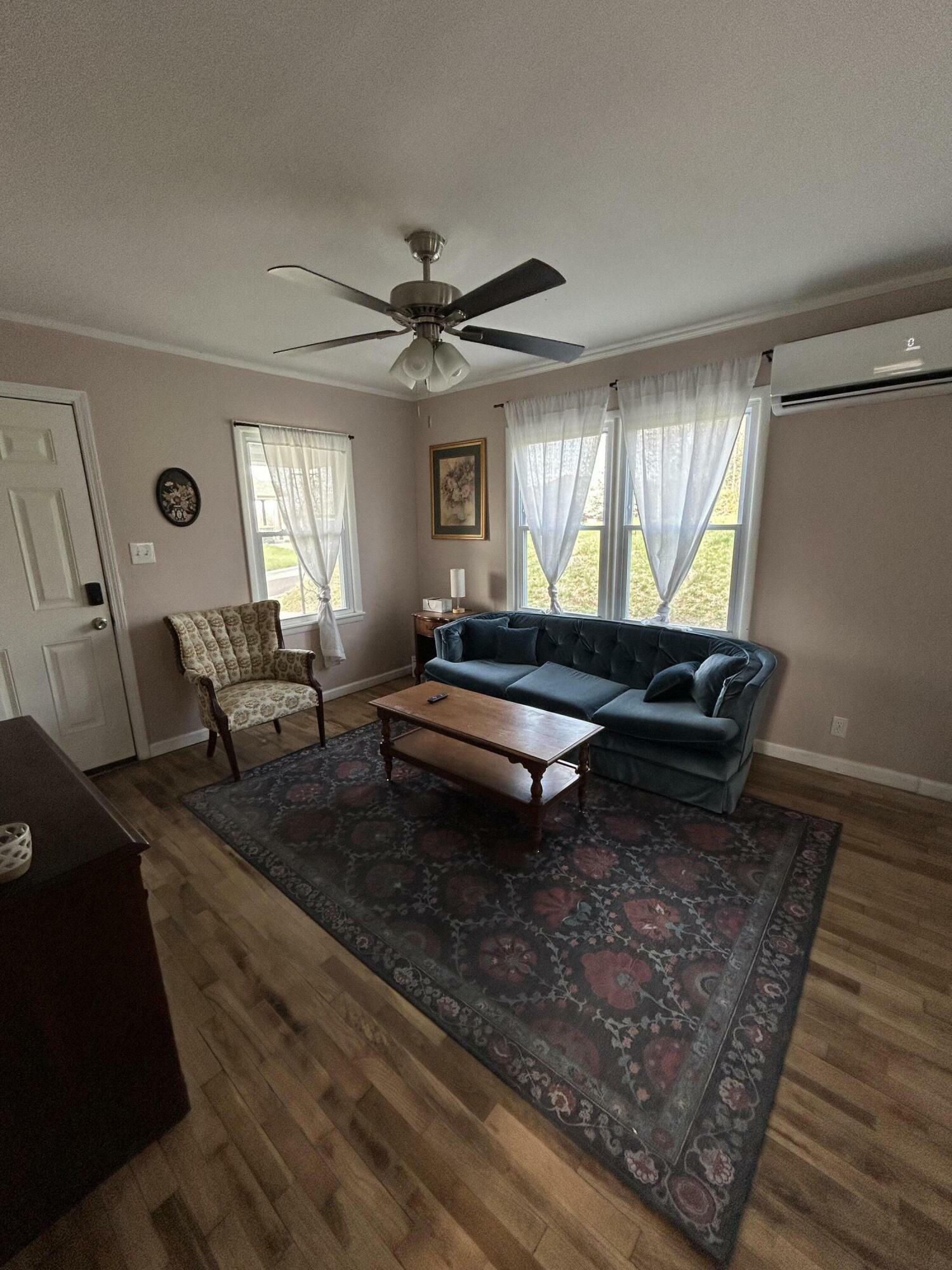 Property Photo: 406 Pine St MO 65233
