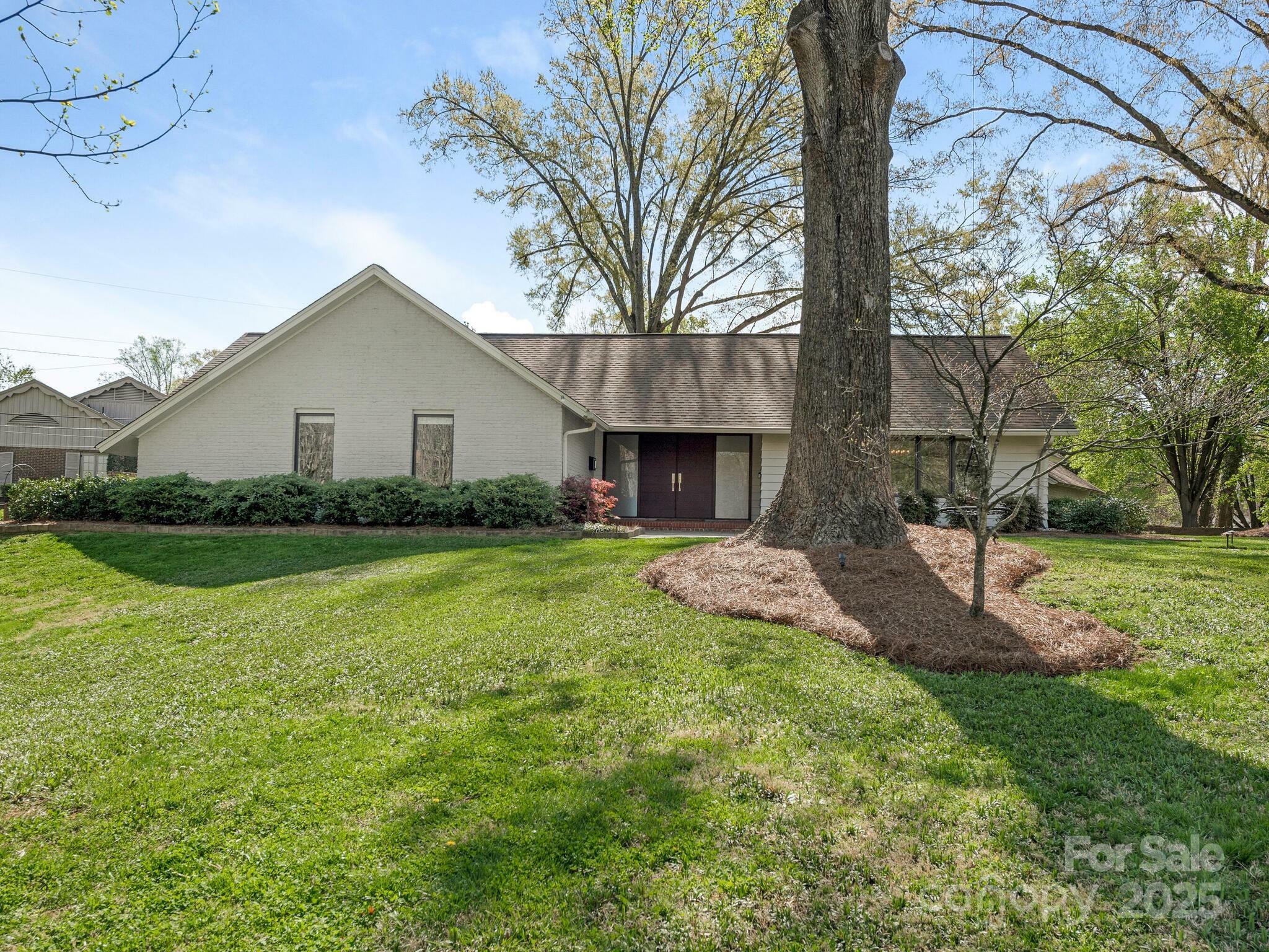 Property Photo: 3301 Mountainbrook Road NC 28210