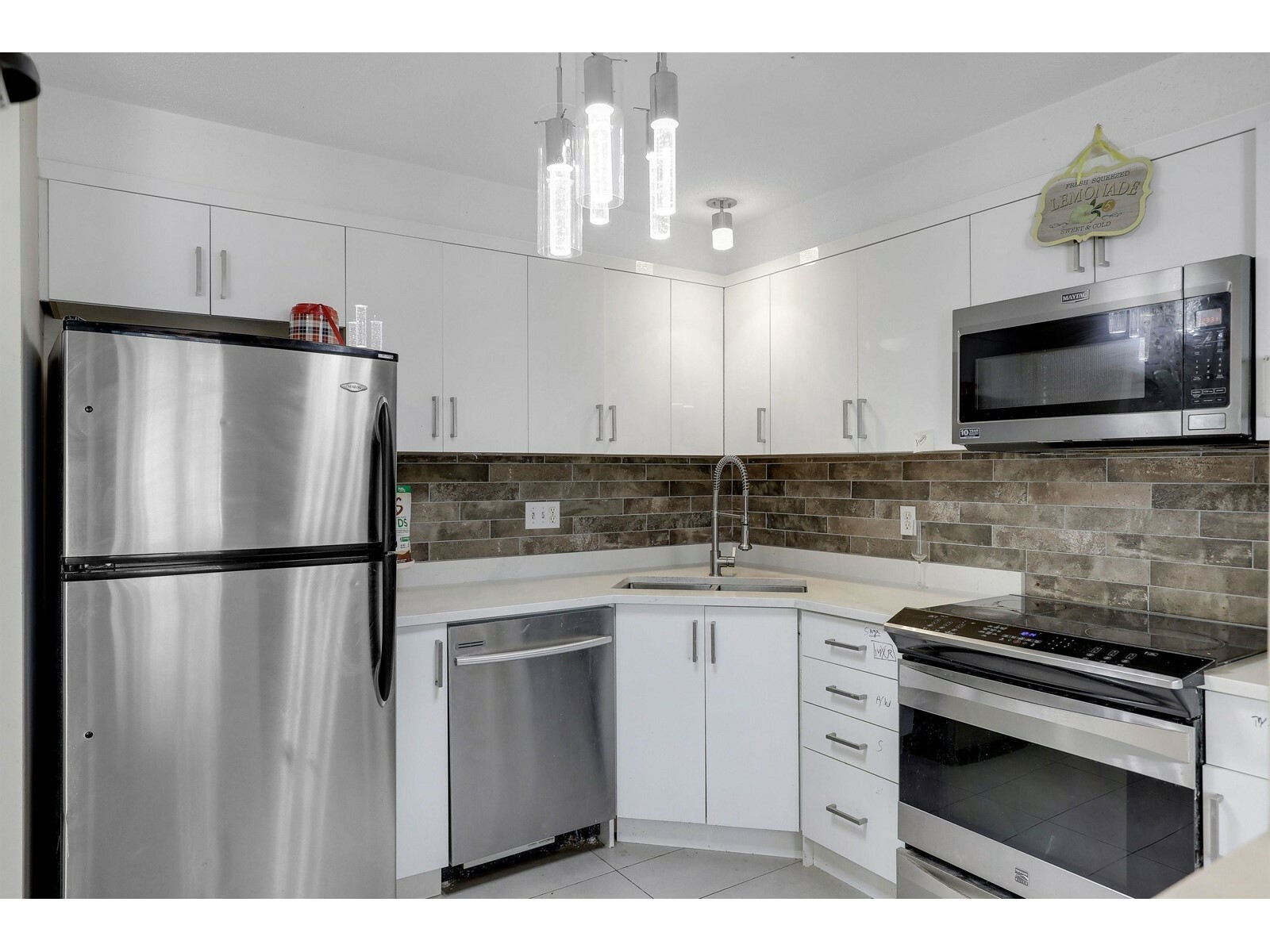 Property Photo: 13780 76 406 BC V3W 1E5