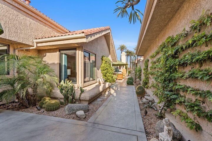 Property Photo: 12 Galicia Court CA 92260