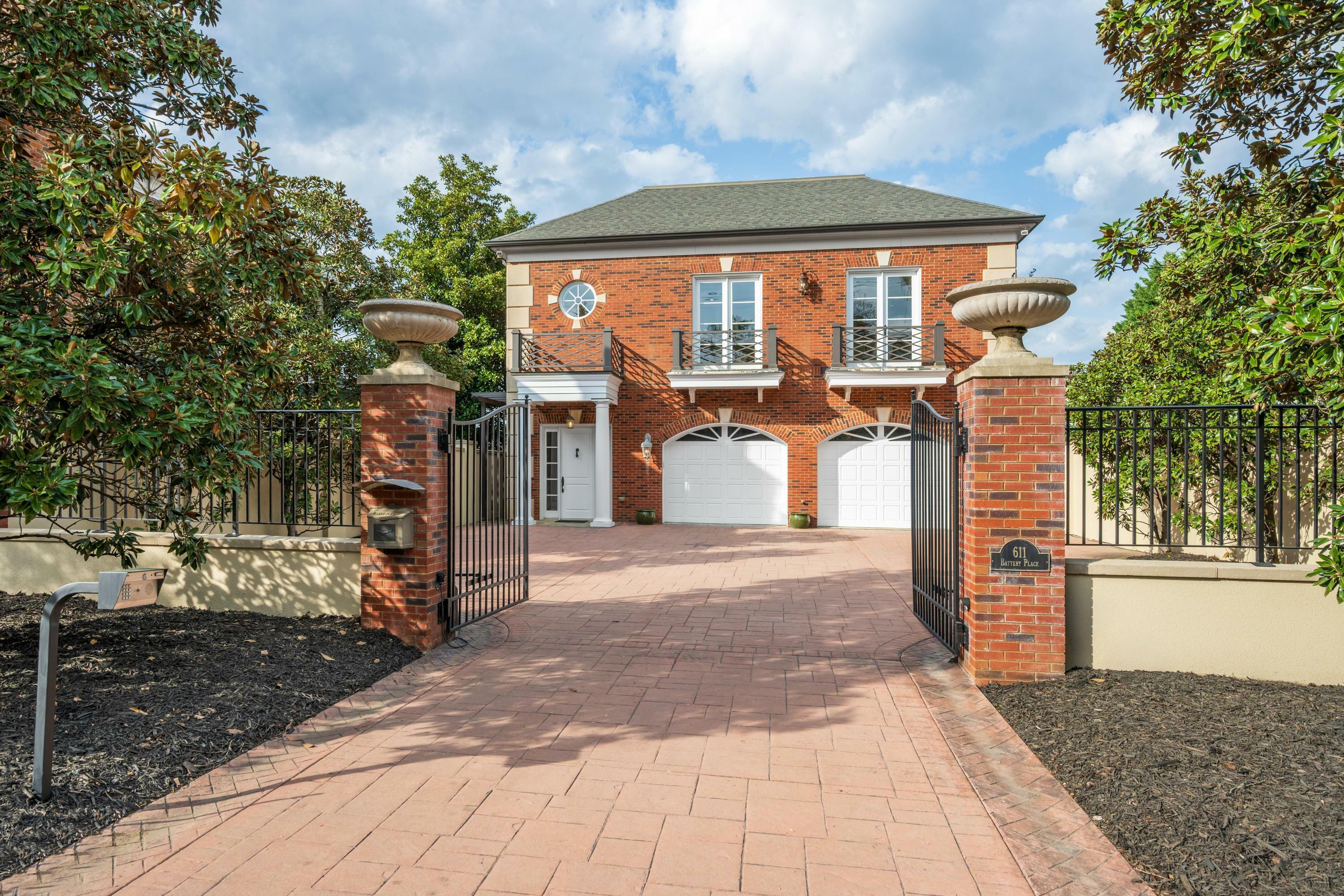 Property Photo: 611 Battery Place TN 37403