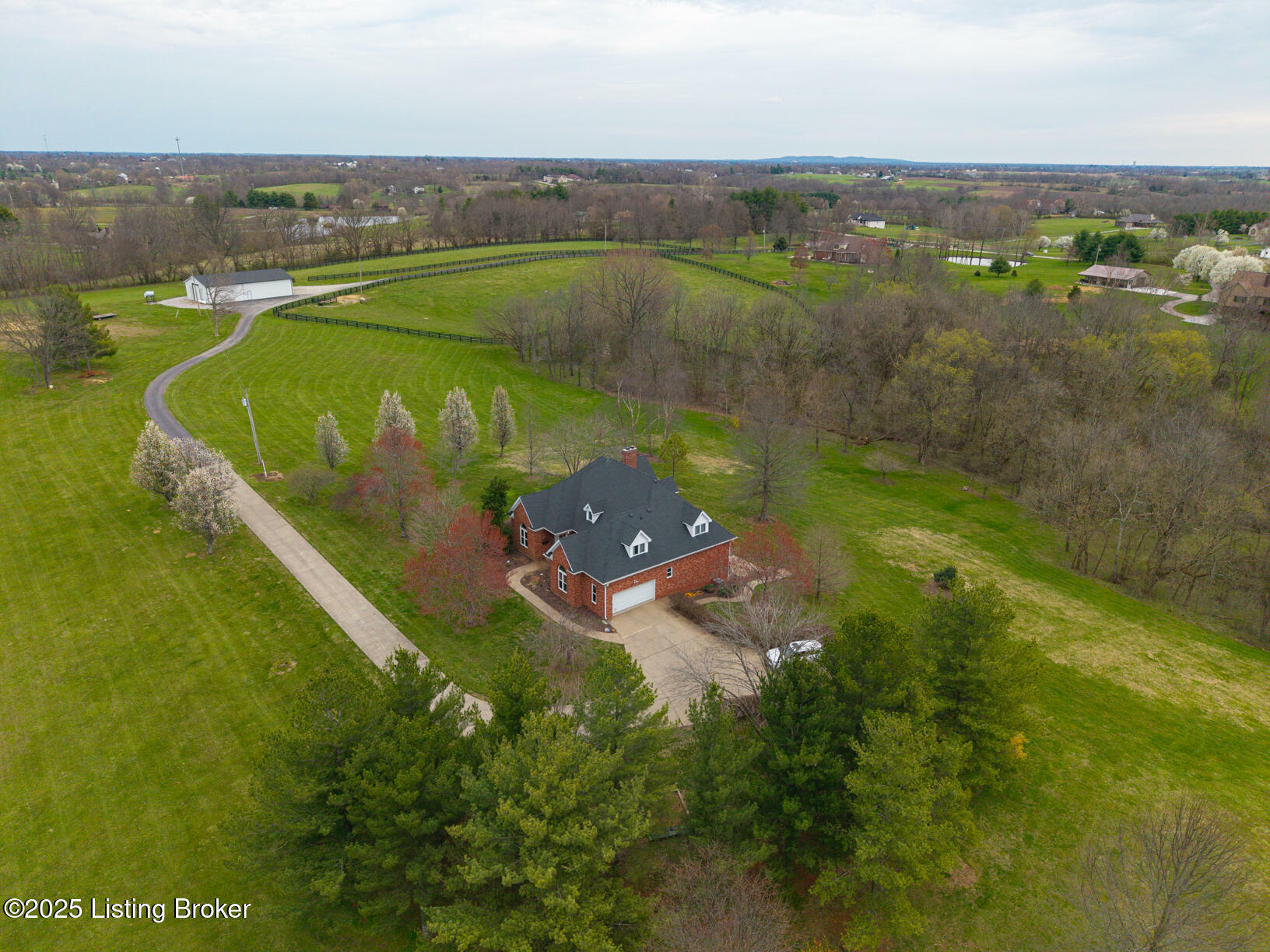 Property Photo: 518 Aiken Rd KY 40065