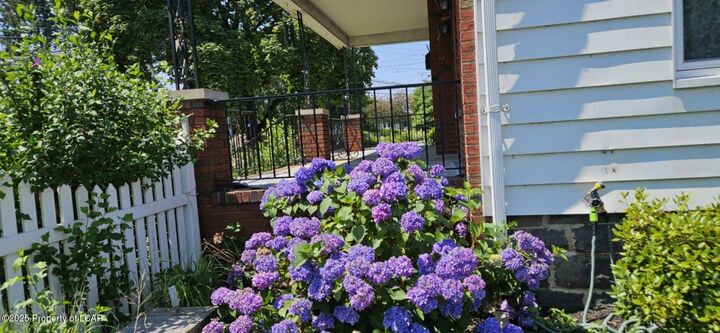 Property Photo: 612 Wyoming Avenue PA 18643