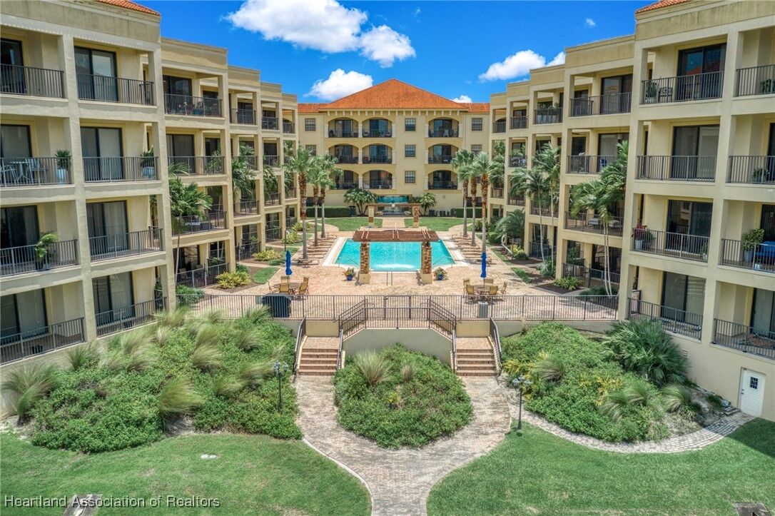 Property Photo: 2351 Lakeview Drive 403 FL 33870