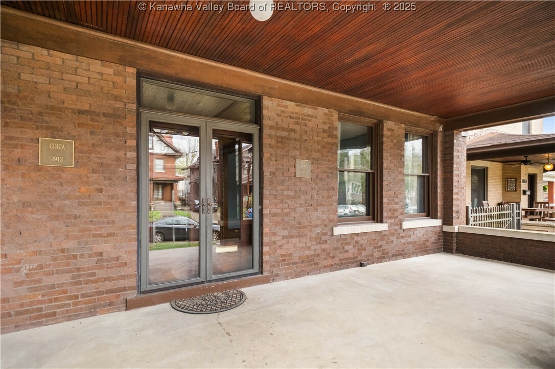 Property Photo: 1573 Quarrier Street WV 25301