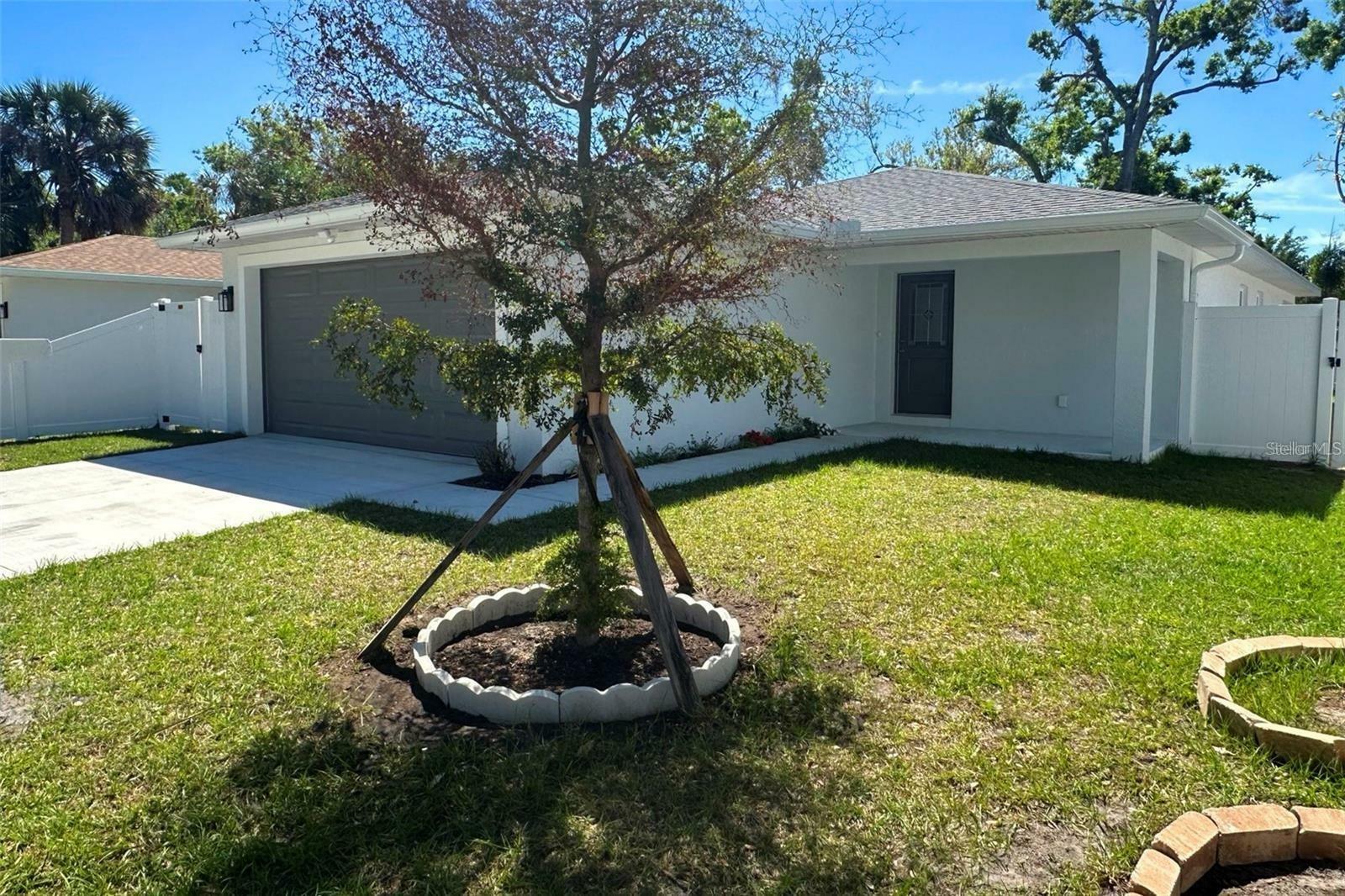 Property Photo: 1424 19th Street FL 34234