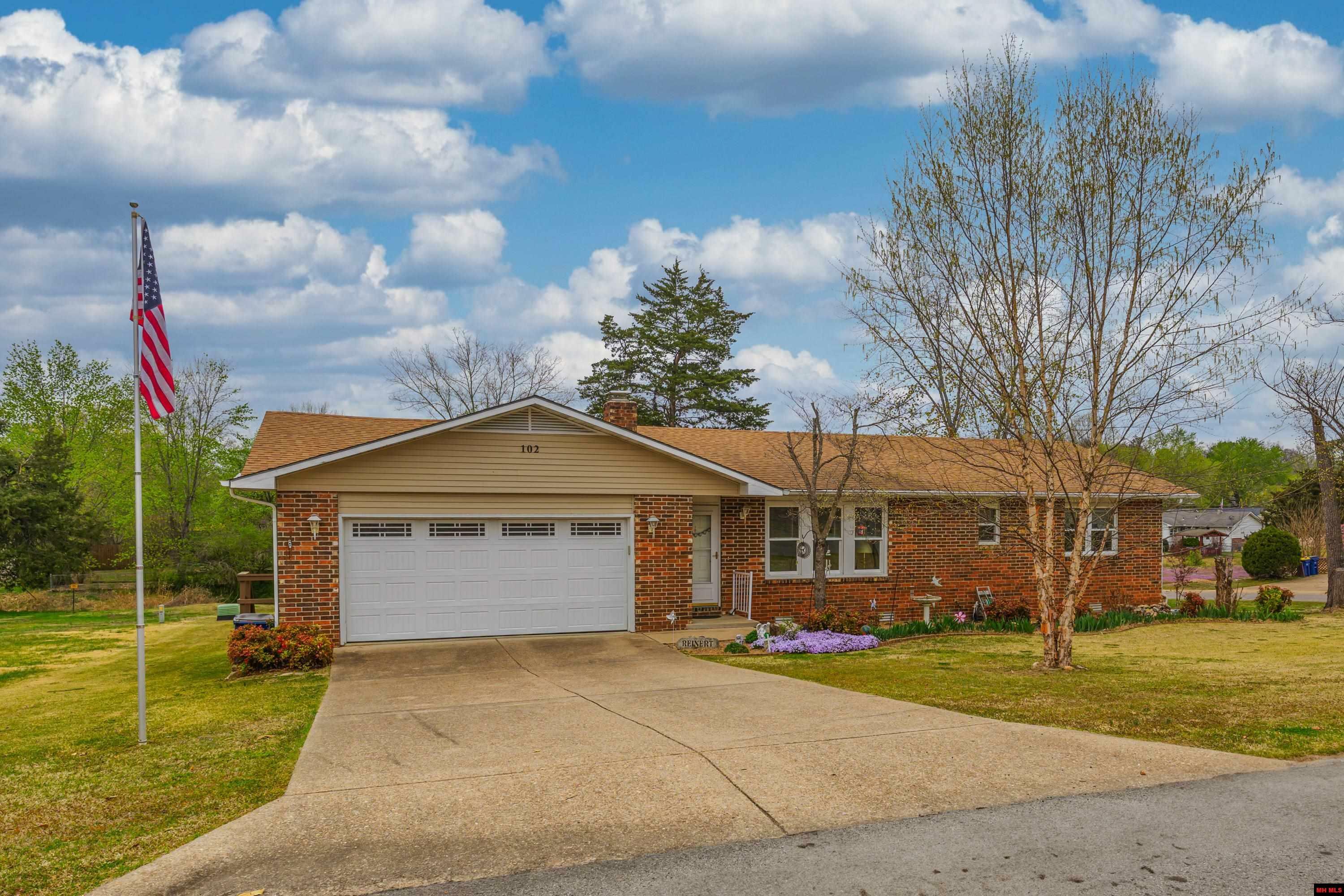 Property Photo: 102 Parkview Drive AR 72653