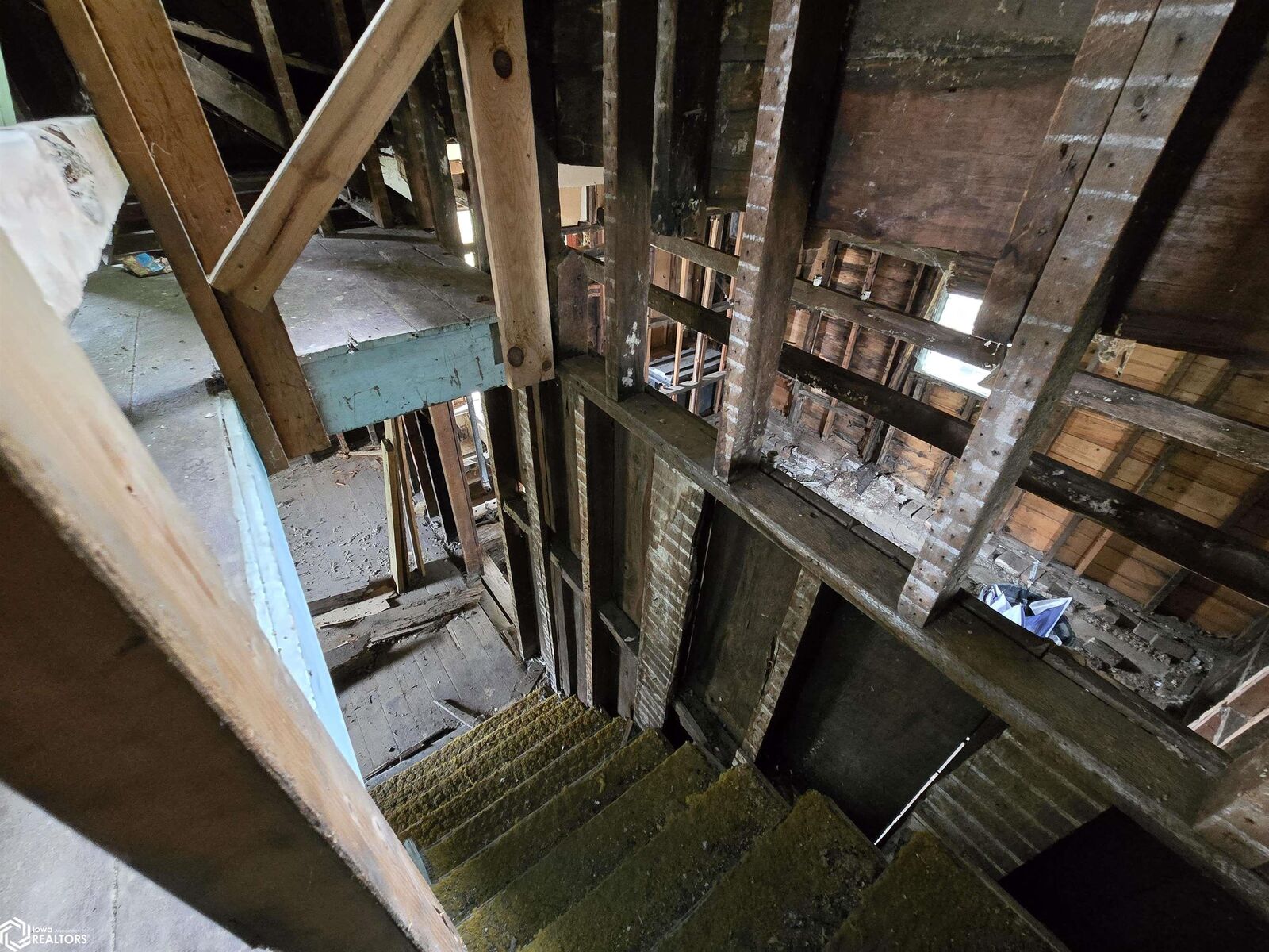 Property Photo:  1309 S 10th Street  IA 52601