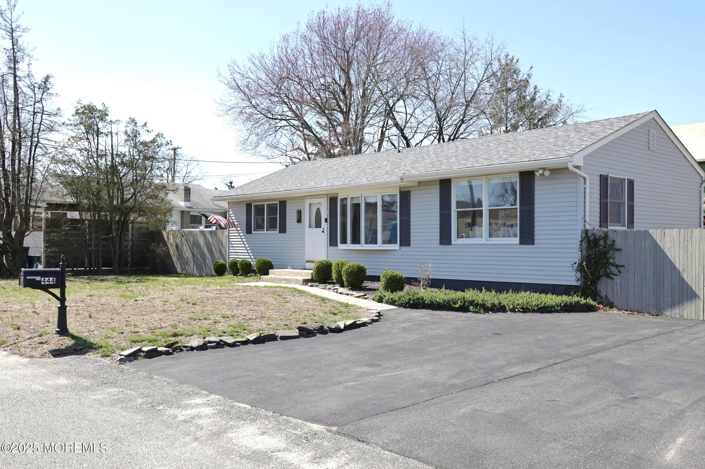 444 Mermaid Avenue  Beachwood NJ 08722 photo