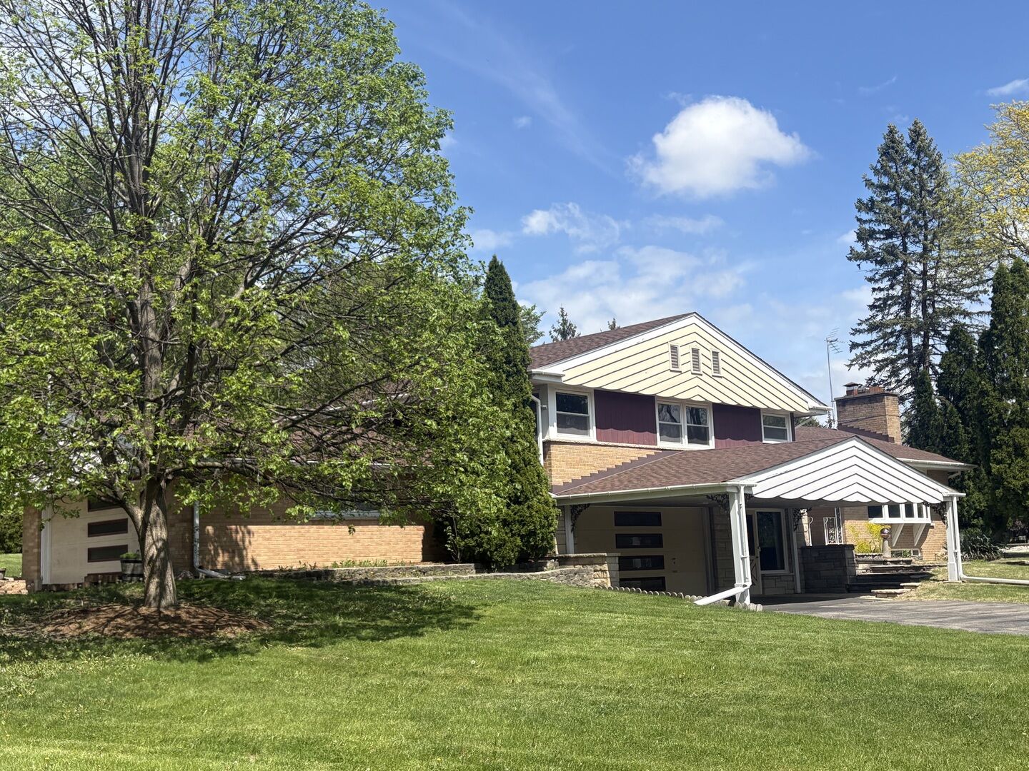 Property Photo:  129 Roth Avenue  IL 60010 