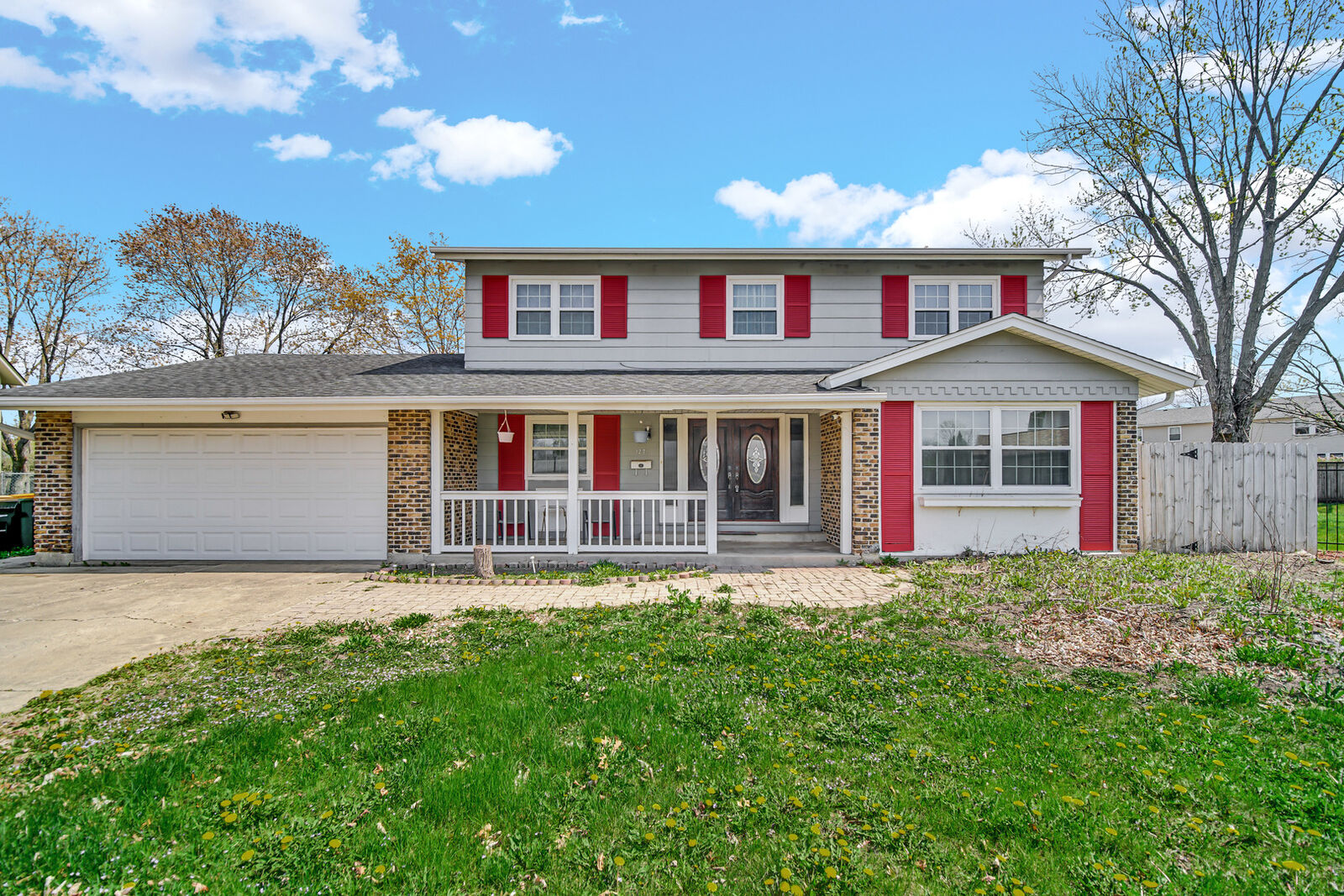 Property Photo: 127 Tottenham Lane IL 60007