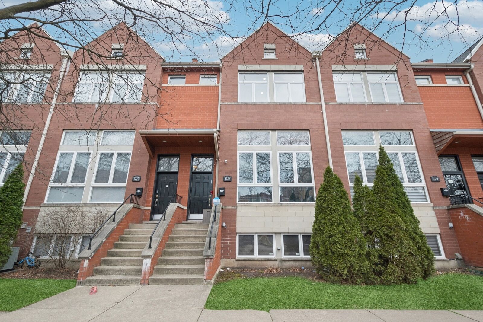 Property Photo:  6332 N Sacramento Avenue  IL 60659 