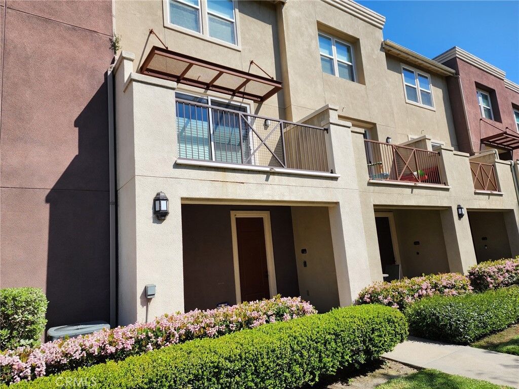 Property Photo:  500 N Willowbrook Avenue M8  CA 90220 