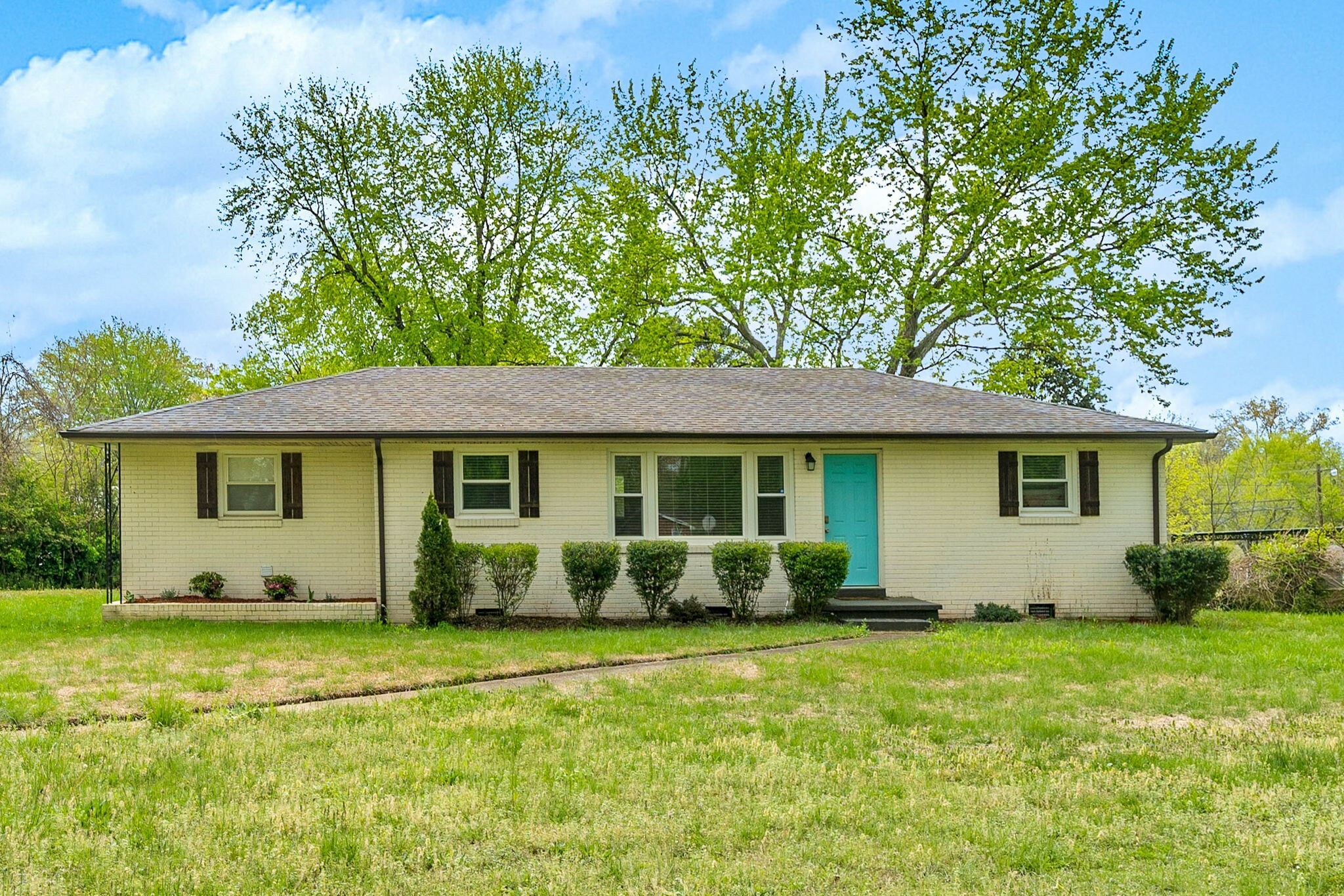 Property Photo: 63 Bel Air Blvd TN 37042