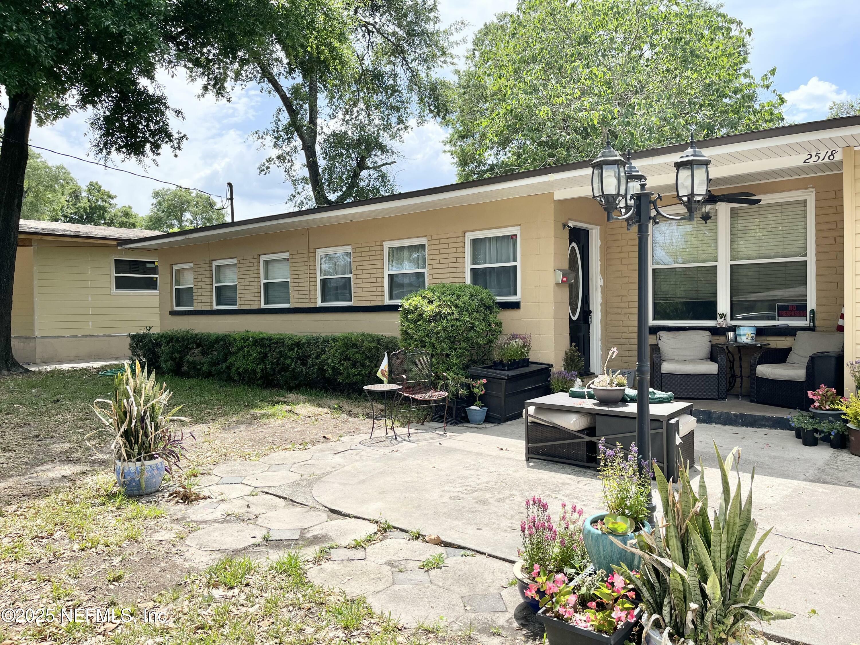 Property Photo: 2518 Columbine Drive N FL 32211