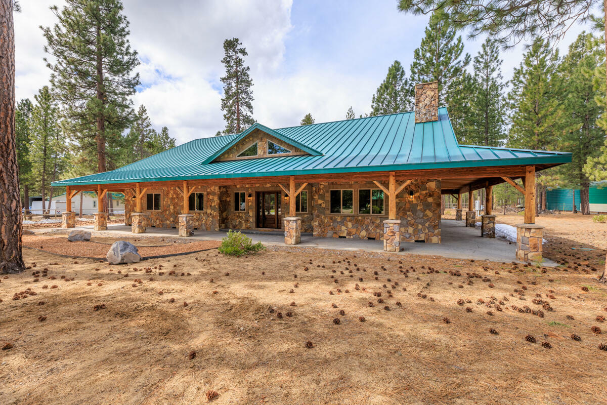 Property Photo: 14717 N Sugar Pine Way OR 97739