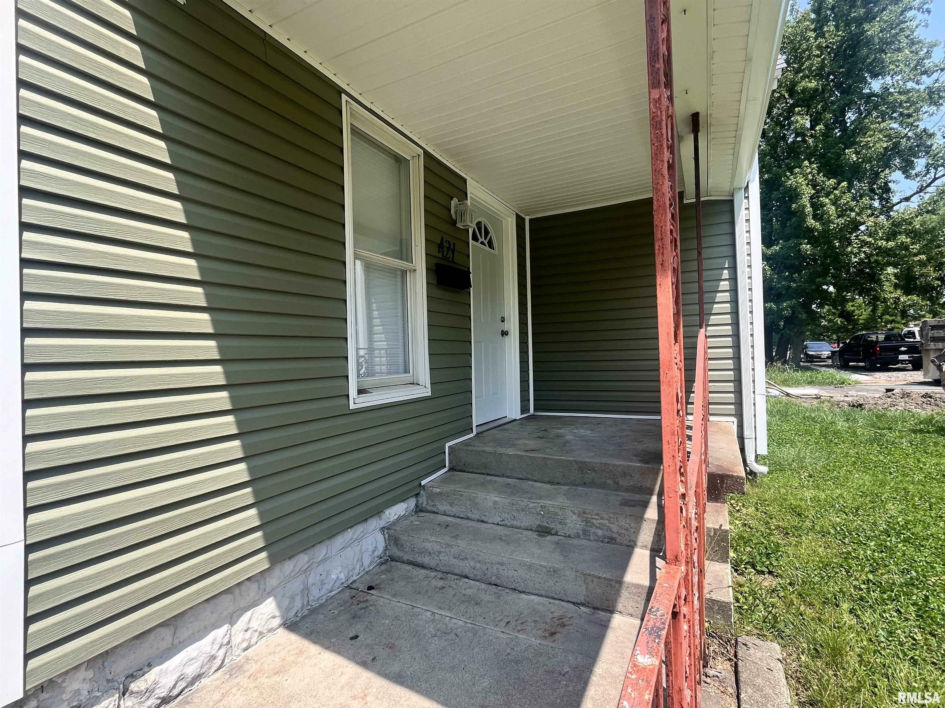 Property Photo: 421 N 18th Street IL 62948