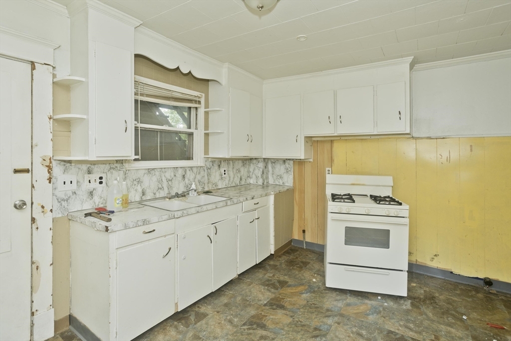 Property Photo: 16 Worthen St MA 01089