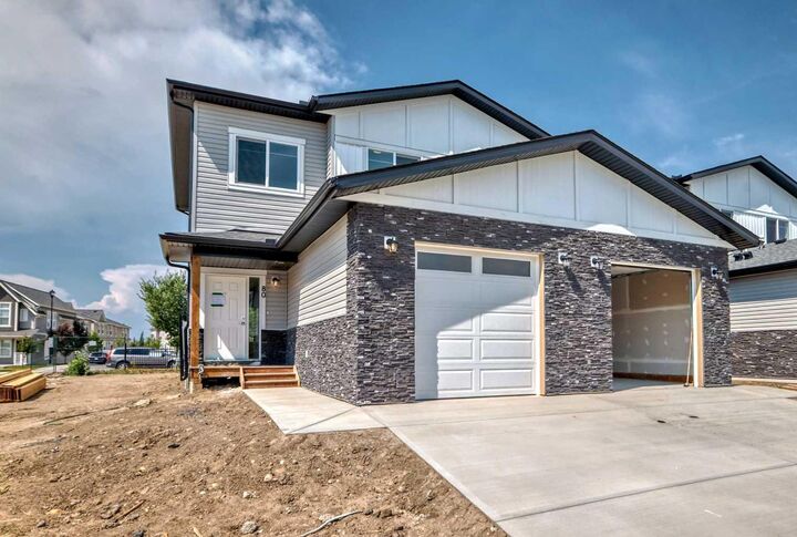 Property Photo: 351 Monteith Drive SE 72 AB T1V 0G1